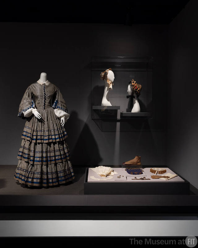 Silk taffeta day dress, circa 1855, with accessories, 1845-1875