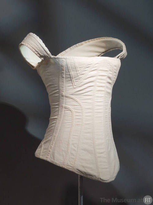 White muslin corset with shoulder straps, square décolleté, pointed waist and shaping cordwork …