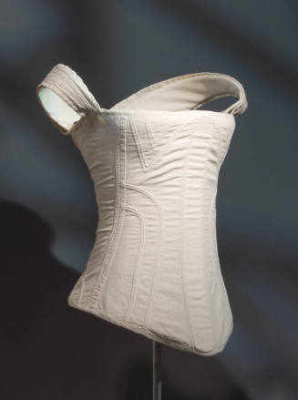 White muslin corset with shoulder straps, square décolleté, pointed waist and shaping cordwork …