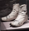 White painted and cracked ankle boots with round toe with cleft