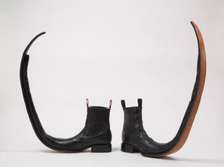 Black leather boots, stretch sides, black pull loops, long upturned curled pointed toes