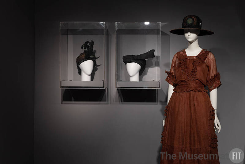 Organdy dress and felt hat, 1910-1920, with turban, circa 1914, and toque, circa 1918