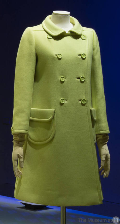 Yellow green double breasted short coat, two rounded flap pockets and round neckline