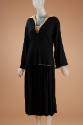 Ensemble: overblouse in black cashmere with beige crepe de chine collar and lining; coordinatin…