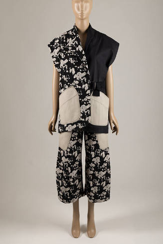 Black with off-white splatter print sleeveless collarless jacket with off-white patch pockets a…