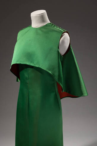 Sleeveless emerald green gown, double faced with red, with matching capelet