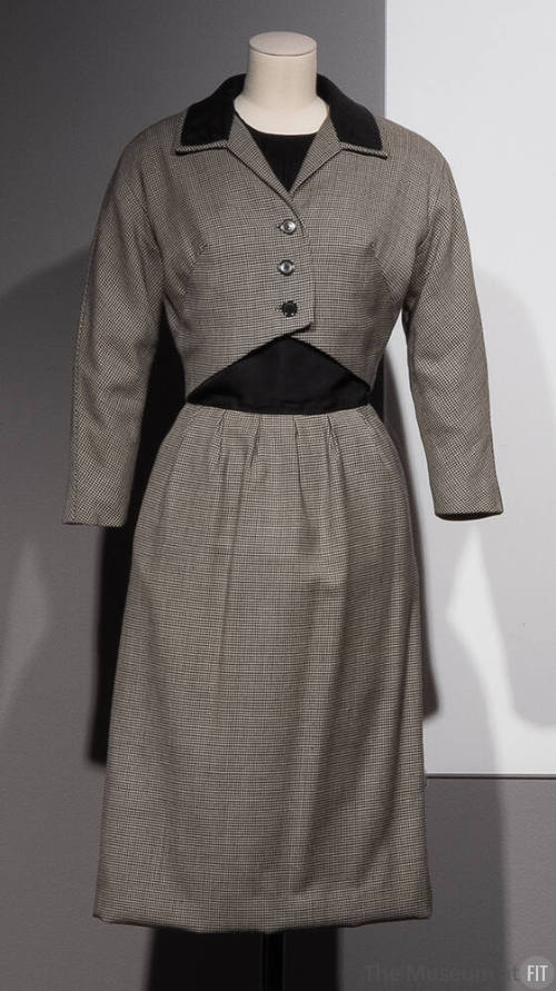 3/4 sleeve, knee length gray dress with buttons and black collar detail