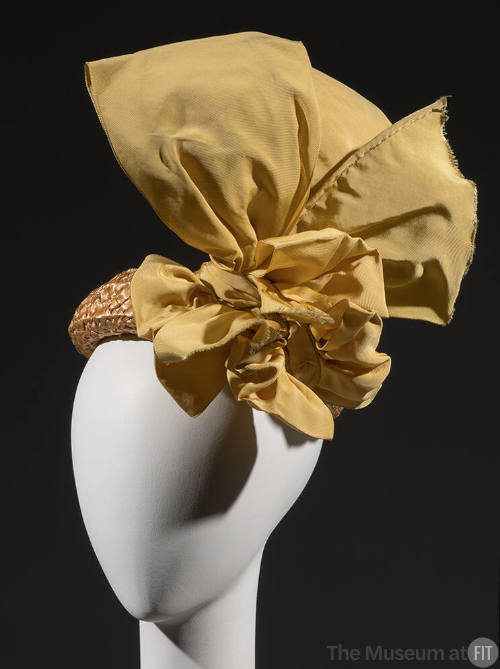 Woven raffia hat with oversize yellow bow
