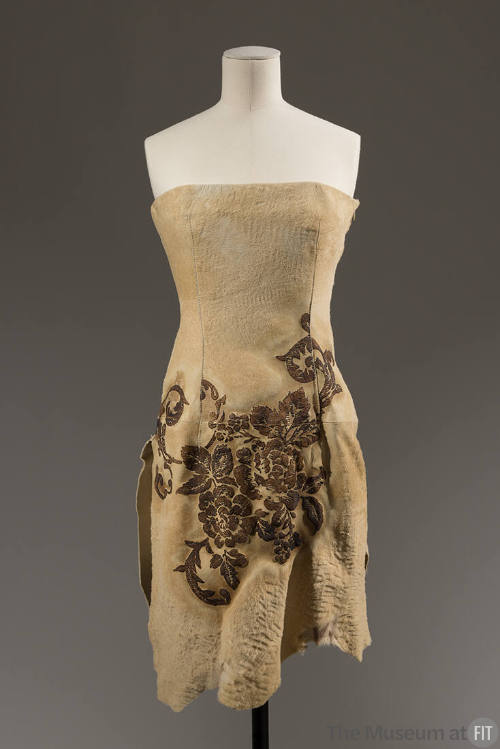 Strapless mini dress made of hide with burnt floral motif