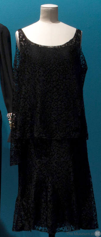 Black lace two-piece evening dress with round neck and slightly flared tunic top and matching s…