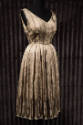 Beige sleeveless short dress with print of milk pelts, v-neck and fitted waist