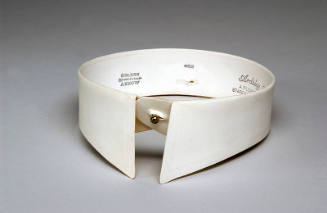 man's detachable collar in stiffened white cotton