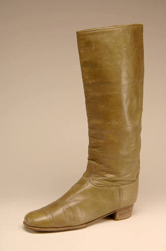 Pair of high riding boots in olive green lambskin; low stacked heel