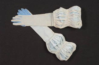 Light blue gloves with blue palms and long cuffs shirred in three rows