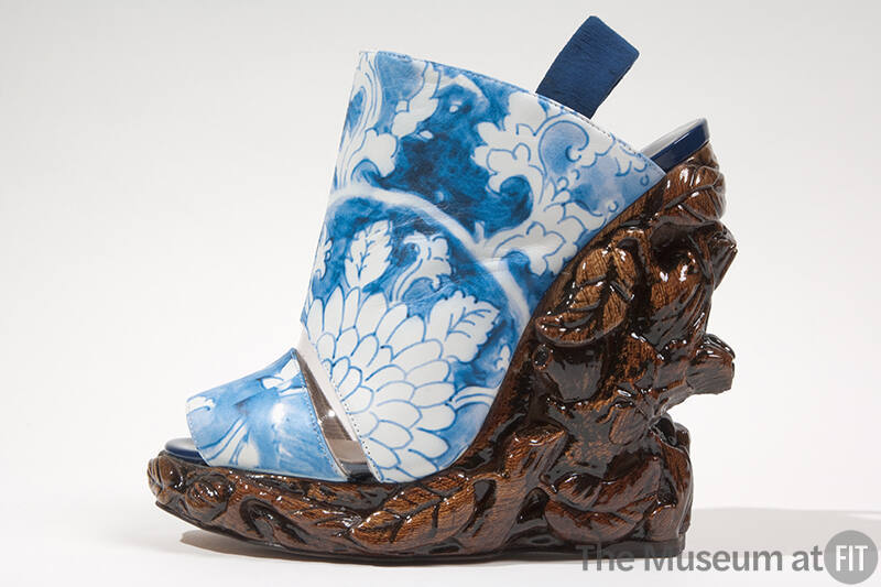 Blue and white Chinese print leather open-toe sling back shoes with high brown carved wedge pla…