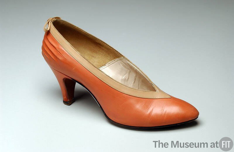 Pink pump with beige collar and pleating at heel