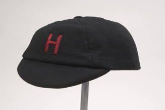 Black collegiate cap, red letter "H" embroidered, short bill 