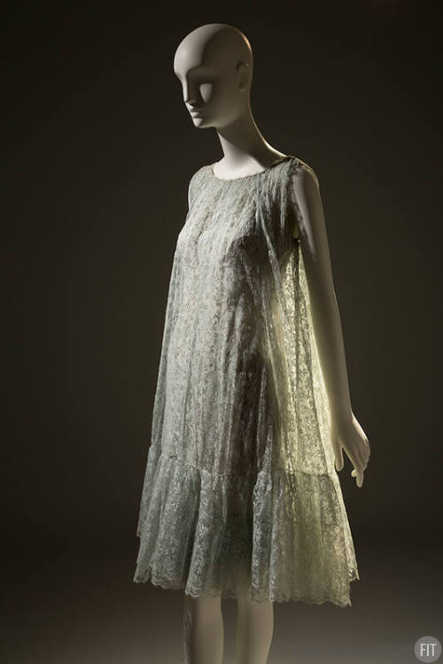 Sleeveless knee length pale grey lace shift dress 