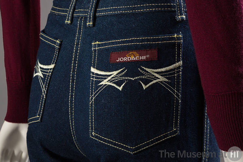 Detail pocket