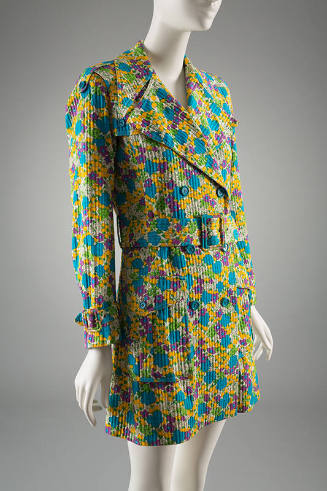 Trench coat in green, turquoise, yellow, purple and off-white floral print with oversize lapels…