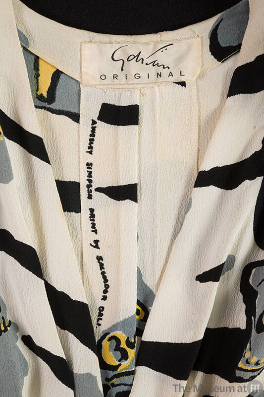 Detail bodice and label