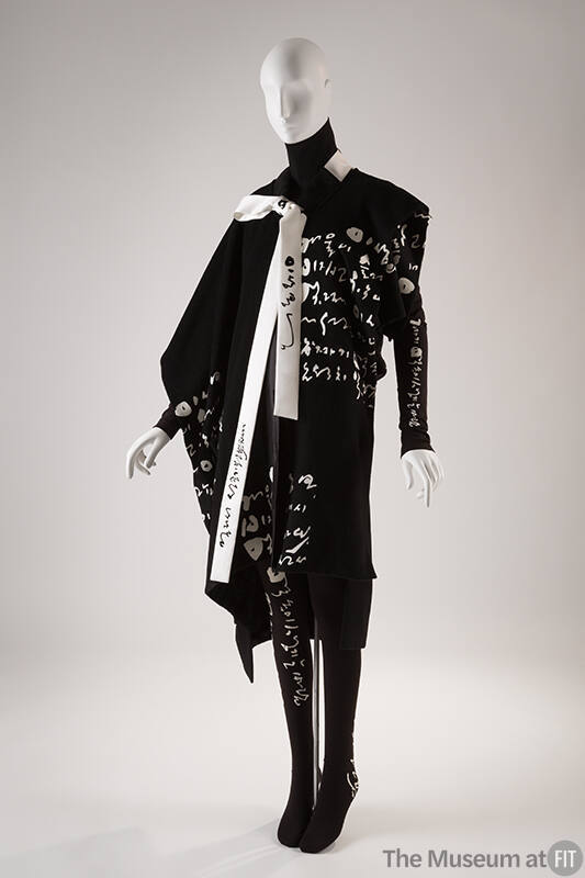 Black sleeveless coat, turtleneck sweater and leggings with white Korean script print throughou…