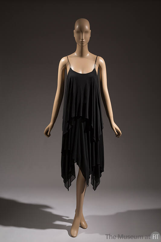 Black jersey dress, fitted bodice, thin shoulder straps, pointed skirt