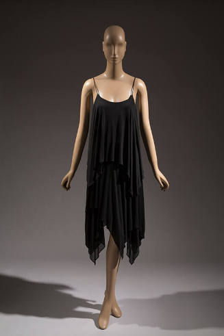 Black jersey dress, fitted bodice, thin shoulder straps, pointed skirt