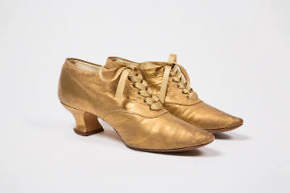 Gold leather low heel lace-up shoes