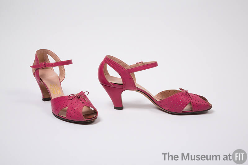Pink leather strap sandals with cut out detail and high heel