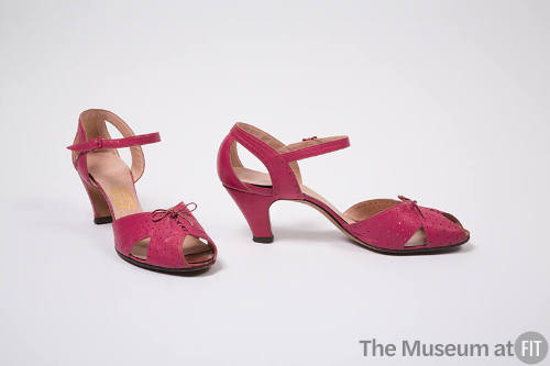 Pink leather strap sandals with cut out detail and high heel
