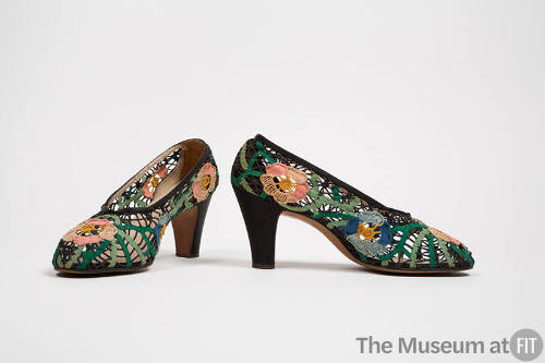 Multicolor high heel pumps, floral design throuhgout