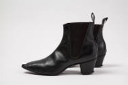 Pair of black ankle boots with pointed toe, elasticized triangular side panels and loop pull