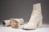 Alternate view of white painted boots showing sole painted with white “Martin Margiela 1989”