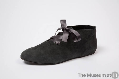 Grey suede flat ankle boot with grey satin ribbon ties