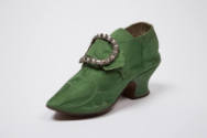 Green shoe with buckle and Louis heel