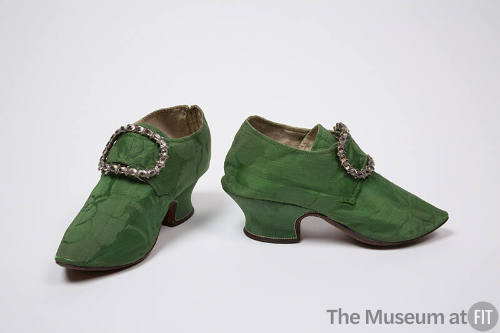 Green damask shoes with Louis heel and buckle