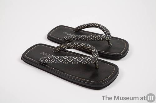 Black and white geometric pattern stuffed cotton thong sandals with black leather soles 