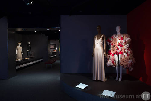Minimalism / Maximalism: Fashion Extremes