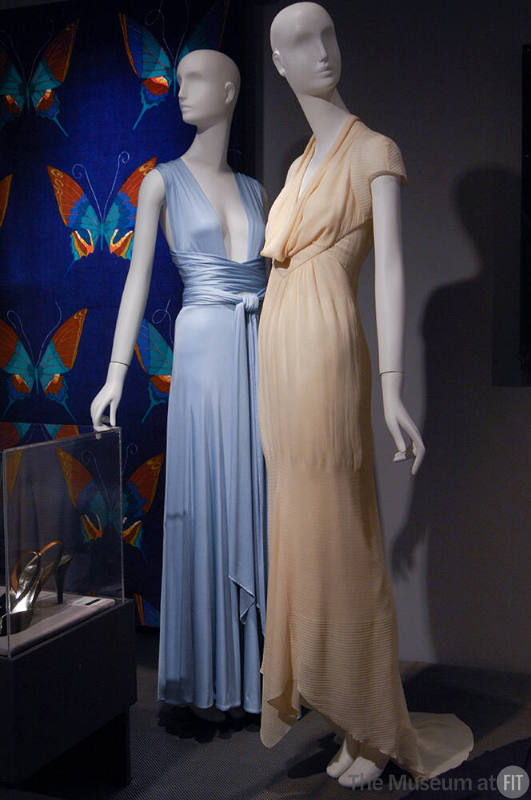 Seduction_32 Left to right 94.85.11 (textile wall), 76.69.17 (blue dress), 95.99.1 (dress) 